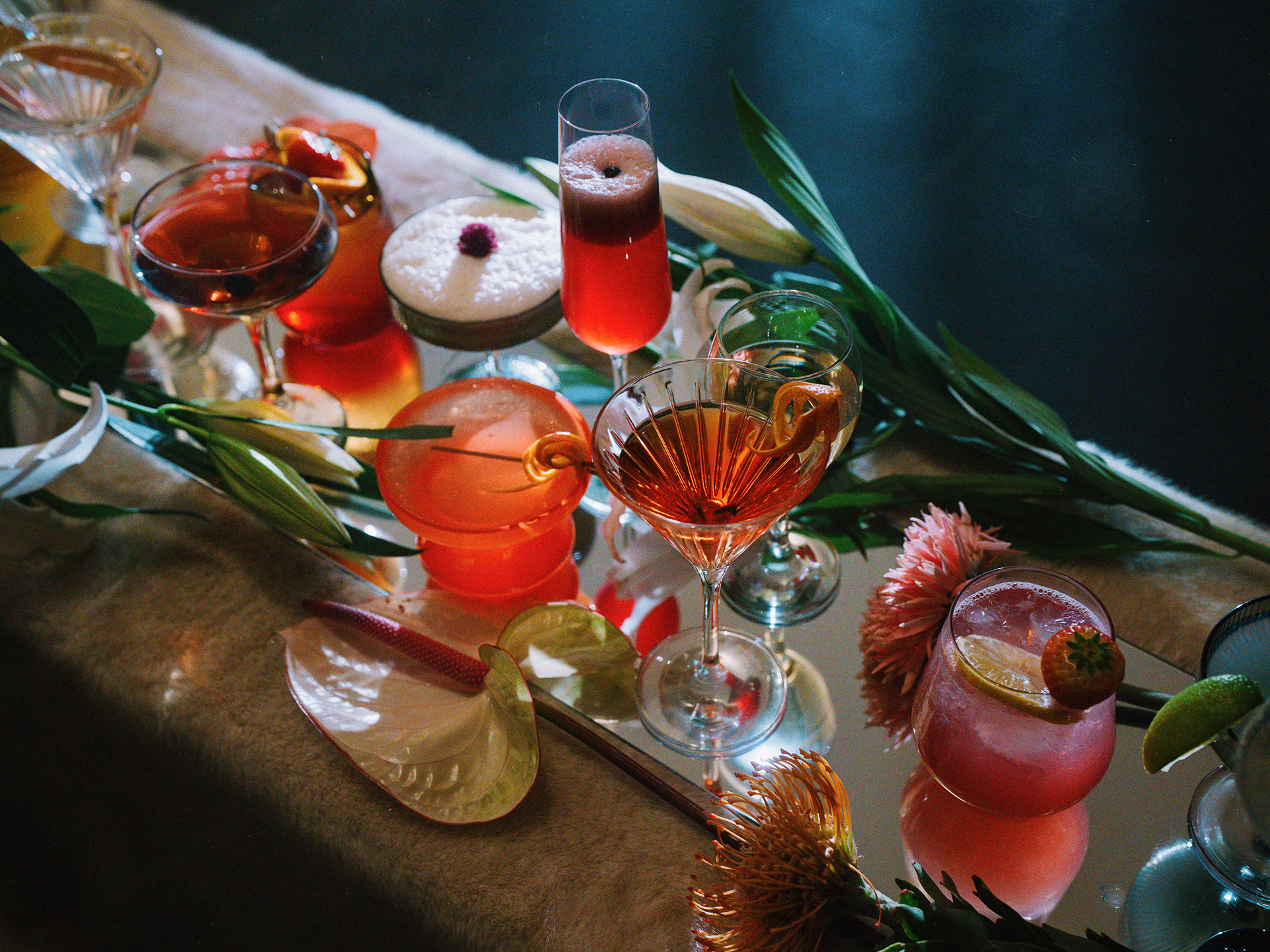 Kolorowe koktajle na barze – dedykowane drinki i open bar Messalka Events