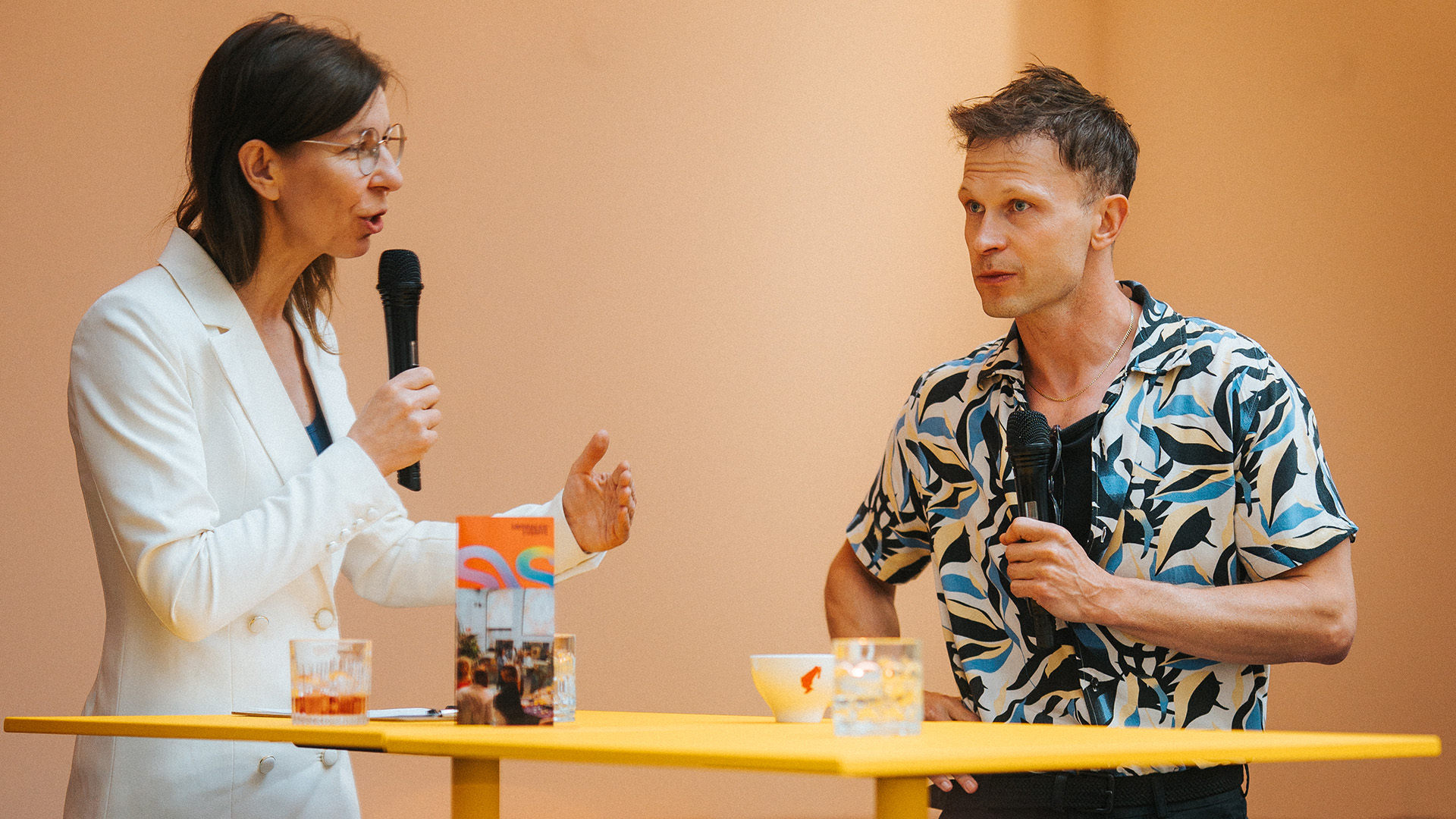 Konferencja w Messalka Events – prelegent na scenie, sala konferencyjna Warszawa